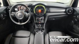 Mini Cooper 5Door DEFAULT 2021 года из Южной Кореи