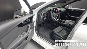 Audi A4 40 TFSI Premium 2021 года из Южной Кореи