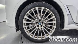 BMW X7 xDrive 40i Design Pure Excellence 7-Seater 2020 года из Южной Кореи