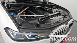 BMW X7 xDrive 40i Design Pure Excellence 7-Seater 2020 года из Южной Кореи