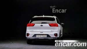 Kia Niro 1.6 HEV 2020 года из Южной Кореи