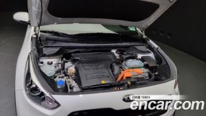 Kia Niro 1.6 HEV 2020 года из Южной Кореи