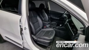 Kia Niro 1.6 HEV 2020 года из Южной Кореи