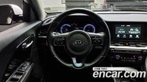 Kia Niro 1.6 HEV 2020 года из Южной Кореи