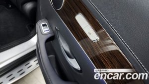 Mercedes-Benz GLC-Class GLC300 4MATIC 2020 года из Южной Кореи