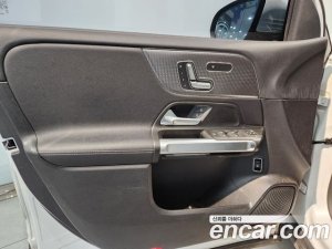 Mercedes-Benz GLB-Class GLB220 2021 года из Южной Кореи