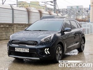Kia Niro 1.6 HEV 2020 года из Южной Кореи
