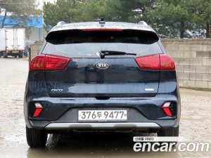 Kia Niro 1.6 HEV 2020 года из Южной Кореи