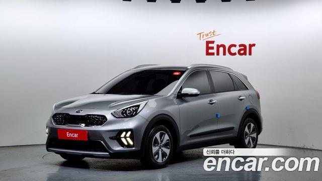 Kia Niro 1.6 HEV 2021 года из Кореи