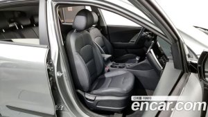 Kia Niro 1.6 HEV 2021 года из Южной Кореи