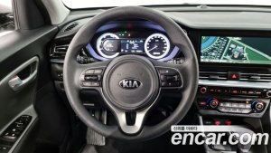 Kia Niro 1.6 HEV 2021 года из Южной Кореи