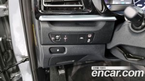 Kia Niro 1.6 HEV 2021 года из Южной Кореи