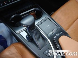 Lexus UX 2.0 2WD 2021 года из Южной Кореи