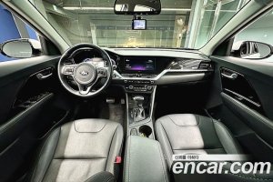 Kia Niro 1.6 HEV 2021 года из Южной Кореи