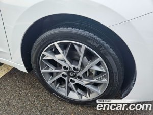 Hyundai AVANTE 1.6 2020 года из Южной Кореи