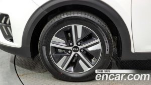 Kia Niro 1.6 HEV 2021 года из Южной Кореи