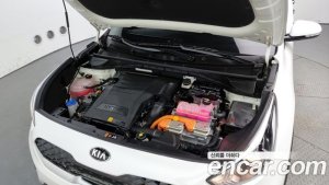 Kia Niro 1.6 HEV 2021 года из Южной Кореи