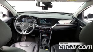Kia Niro 1.6 HEV 2021 года из Южной Кореи