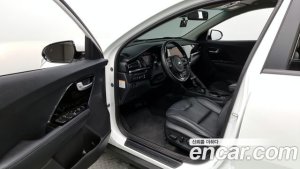 Kia Niro 1.6 HEV 2021 года из Южной Кореи
