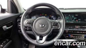 Kia Niro 1.6 HEV 2021 года из Южной Кореи