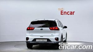 Kia Niro 1.6 HEV 2021 года из Южной Кореи