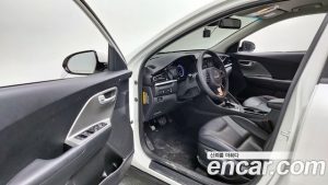 Kia Niro 1.6 HEV 2021 года из Южной Кореи