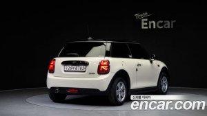 Mini Cooper DEFAULT 2021 года из Южной Кореи