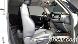 Mini Cooper DEFAULT 2021 года из Южной Кореи