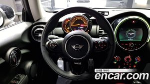 Mini Cooper DEFAULT 2021 года из Южной Кореи
