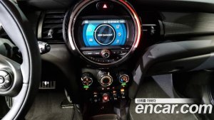 Mini Cooper DEFAULT 2021 года из Южной Кореи