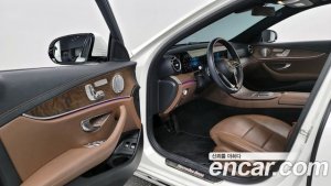 Mercedes-Benz E-Class E300e 4MATIC Exclusive 2021 года из Южной Кореи