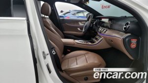 Mercedes-Benz E-Class E300e 4MATIC Exclusive 2021 года из Южной Кореи