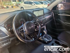 Kia Seltos Бензин 1.6 Turbo 2WD 2021 года из Южной Кореи