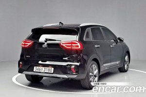 Kia Niro 1.6 HEV 2021 года из Южной Кореи