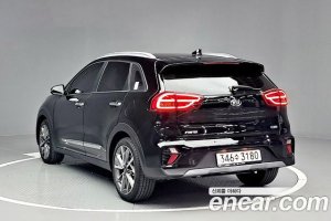 Kia Niro 1.6 HEV 2021 года из Южной Кореи