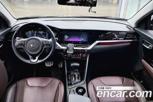 Kia Niro 1.6 HEV 2021 года из Южной Кореи