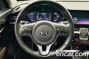 Kia Niro 1.6 HEV 2021 года из Южной Кореи