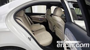 Mercedes-Benz E-Class E350 4MATIC Avantgarde 2021 года из Южной Кореи