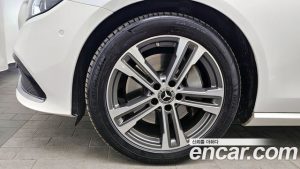 Mercedes-Benz E-Class E350 4MATIC Avantgarde 2021 года из Южной Кореи