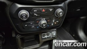 Jeep Renegade 2.4 Longitude 2021 года из Южной Кореи