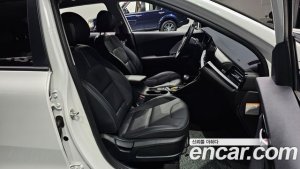 Kia Niro 1.6 HEV 2020 года из Южной Кореи