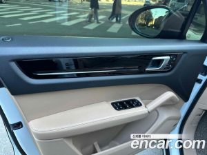 Porsche Cayenne 3.0 E-하이브리드 Coupe 2021 года из Южной Кореи