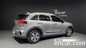 Kia Niro 1.6 HEV 2020 года из Южной Кореи