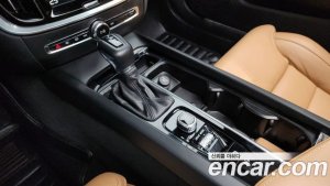 Volvo V60 T5 PRO AWD 2020 года из Южной Кореи