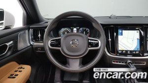 Volvo V60 T5 PRO AWD 2020 года из Южной Кореи