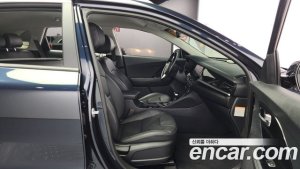 Kia Niro 1.6 HEV 2020 года из Южной Кореи