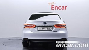 Toyota Camry 2.5 XLE HYBRID 2020 года из Южной Кореи