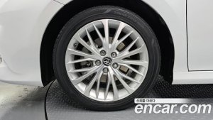 Toyota Camry 2.5 XLE HYBRID 2020 года из Южной Кореи