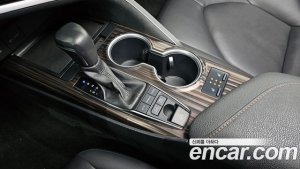 Toyota Camry 2.5 XLE HYBRID 2020 года из Южной Кореи