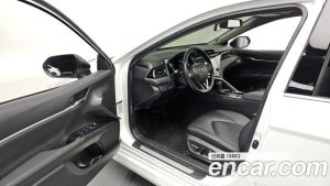 Toyota Camry 2.5 XLE HYBRID 2020 года из Южной Кореи